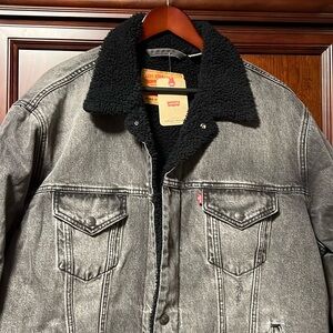 New Levi’s Denim Stone Washed Vintage Fit Gray Jacket with Black Faux Sheepskin!